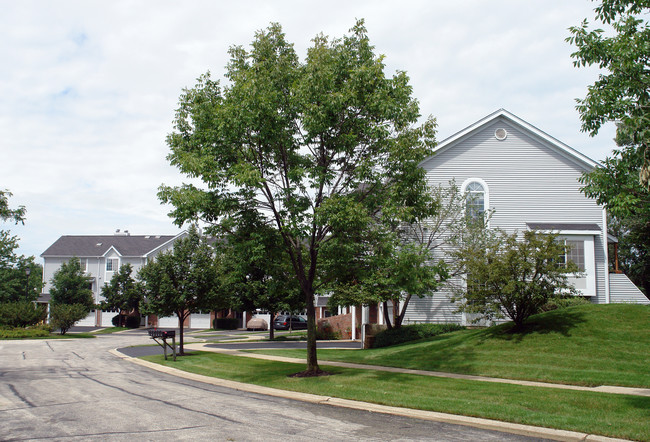 Hickory Hill in Palatine, IL - Foto de edificio - Building Photo