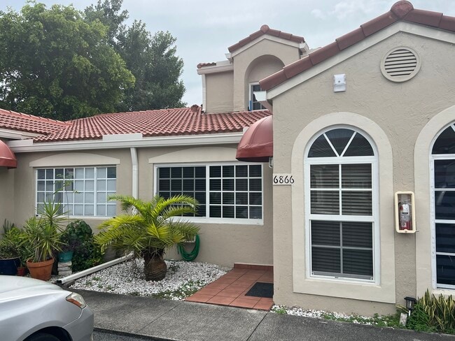 6866 NW 166th Ter