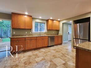 4985 Sunnyslope Rd SW in Port Orchard, WA - Building Photo - Building Photo