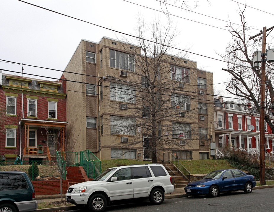 811 Jefferson St NW in Washington, DC - Foto de edificio