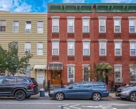 47-10 11th St in Queens, NY - Building Photo - Building Photo