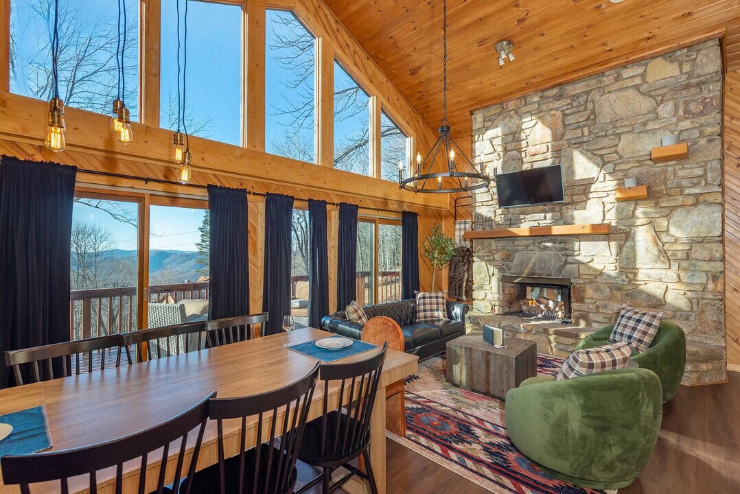 2338 El Miner Dr in Mars Hill, NC - Building Photo