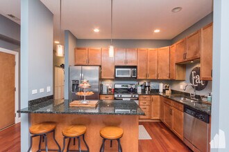 2239 N Lister Ave in Chicago, IL - Building Photo - Building Photo