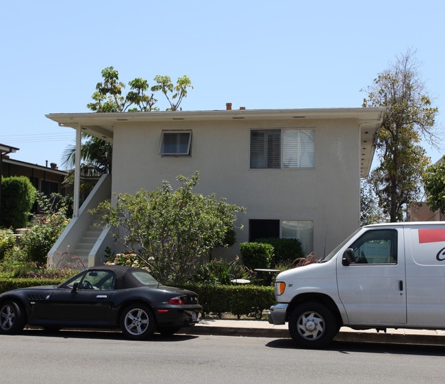 425 Cypress Dr in Laguna Beach, CA - Foto de edificio - Building Photo