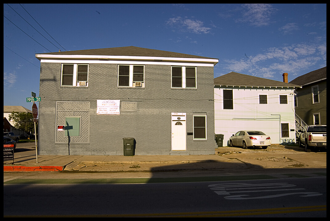 1827 Avenue O in Galveston, TX - Building Photo