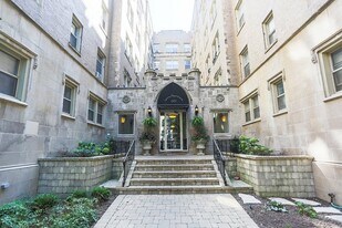 901 W Argyle St in Chicago, IL - Building Photo