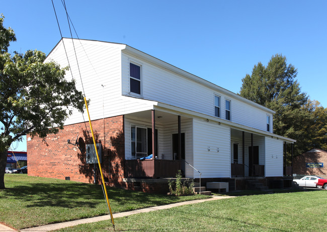 1401 E Fifth St in Winston-Salem, NC - Foto de edificio - Building Photo