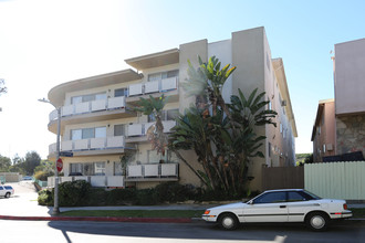 4717 Don Lorenzo Dr. in Los Angeles, CA - Foto de edificio - Building Photo