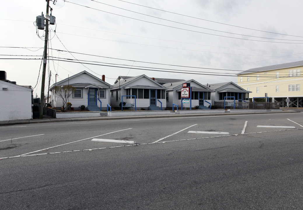 Pier View Apartments & Cottages in Kure Beach, NC - Building Photo