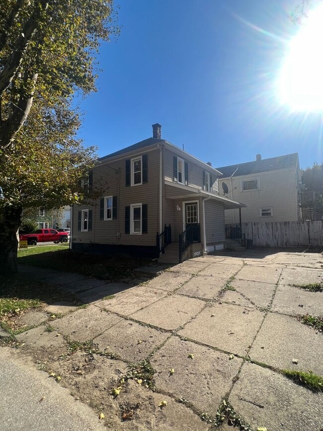 2402 Plum St in Erie, PA - Building Photo - Building Photo