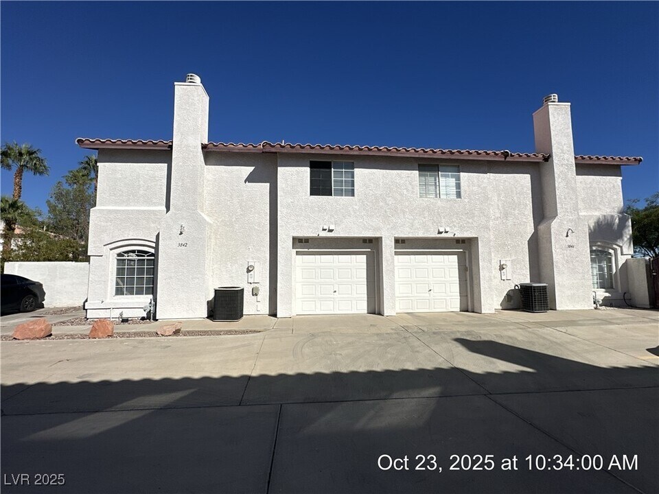 3842 Starfield Ln in Las Vegas, NV - Foto de edificio
