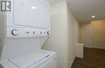 109 George Robinson Dr in Brampton, ON - Building Photo - Building Photo