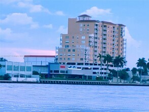 1625 Kennedy Cswy in North Bay Village, FL - Building Photo - Building Photo