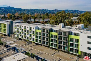 11036 Moorpark St in Los Angeles, CA - Building Photo