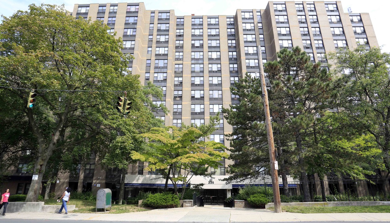 Lexington Apartments in White Plains, NY - Foto de edificio