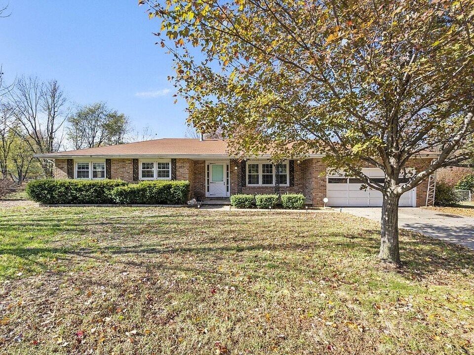 4267 S Ridgecrest Dr in Springfield, MO - Building Photo
