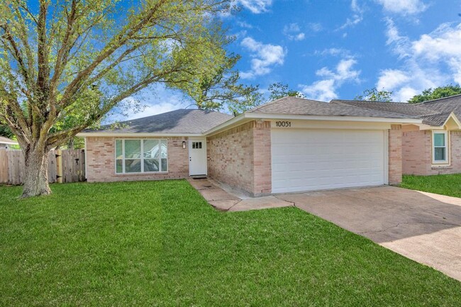 10051 Green Valley Ln in Houston, TX - Building Photo - Building Photo
