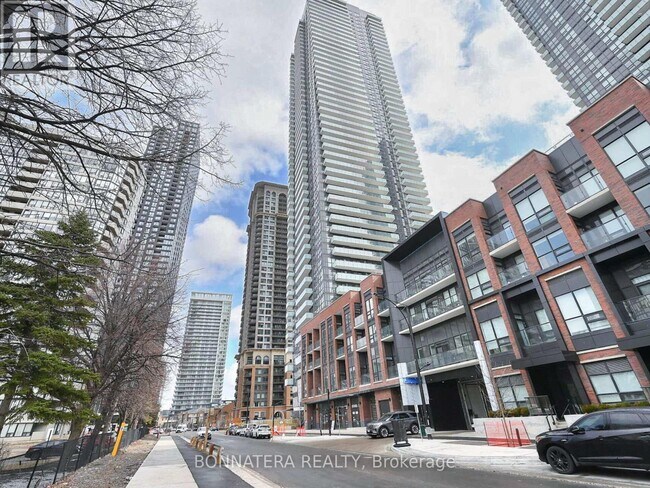 430-4430 Square One Dr in Mississauga, ON - Building Photo - Building Photo