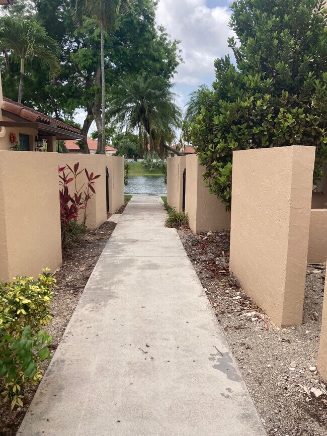 13280 SW 114th Terrace in Miami, FL - Building Photo - Building Photo