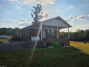 3482 NC-268 in Siloam, NC - Building Photo - Building Photo