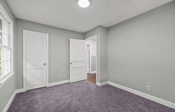 1829 River Dr in Nashville, TN - Foto de edificio - Building Photo