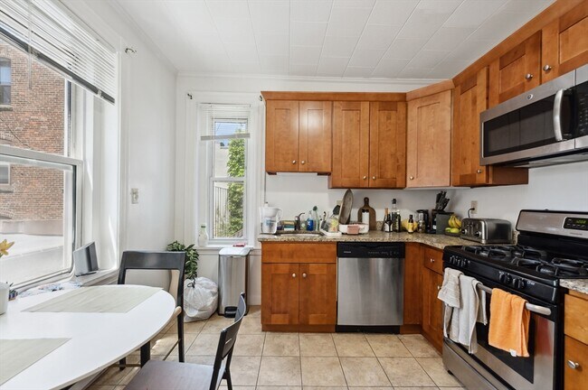 6 Foster St, Unit 8 in Boston, MA - Building Photo - Building Photo