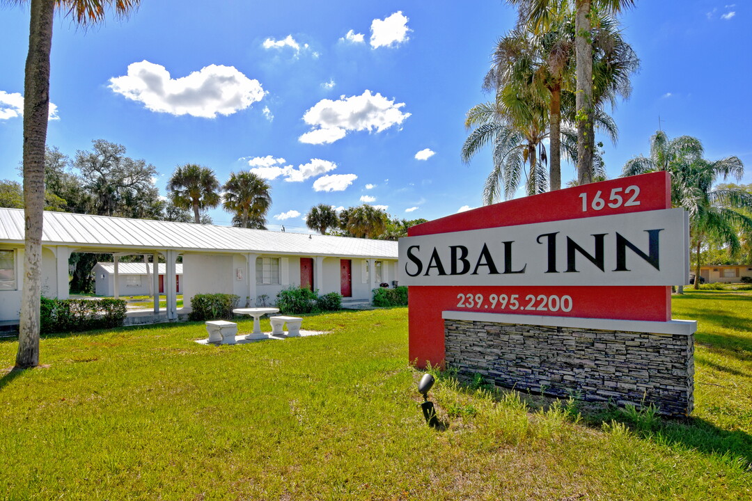 Sabal Inn Apartments in North Fort Myers, FL - Building Photo