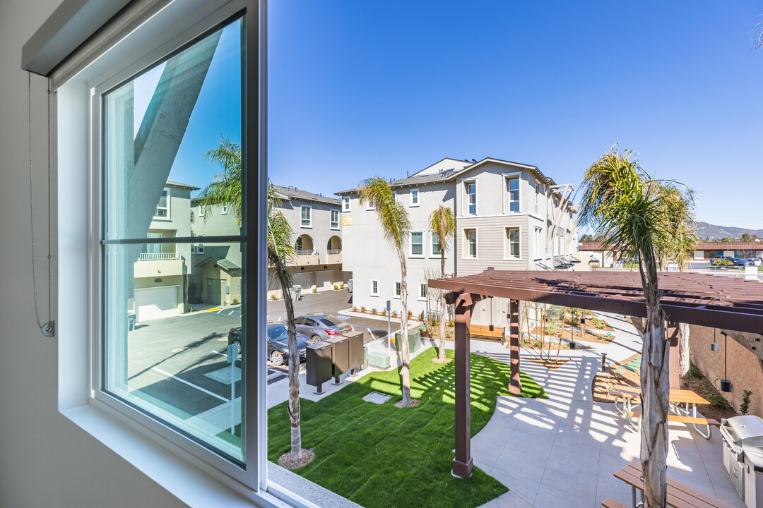 Trio Townhomes in La Mesa, CA - Foto de edificio