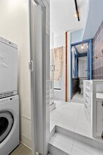 105 Thompson St in New York, NY - Building Photo - Building Photo