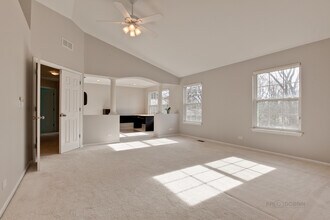 33 River Oaks Cir E in Buffalo Grove, IL - Building Photo - Building Photo