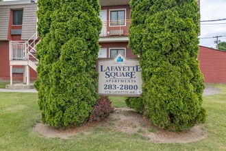 Lafayette Square in Niagara Falls, NY - Foto de edificio - Building Photo