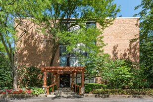 1833 Four Lakes Ave in Lisle, IL - Building Photo