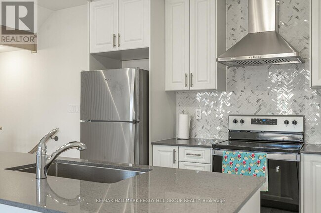 31 Bluebird Ln in Barrie, ON - Building Photo - Building Photo