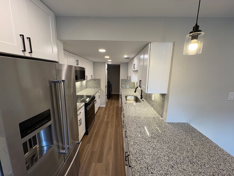 14343 Lost Meadow Ln in Houston, TX - Building Photo