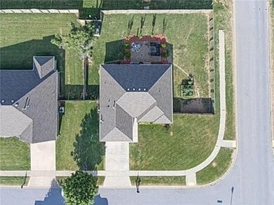 property at 1652 N Oakhaven Pl