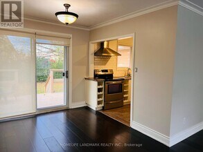 2749 Truscott Dr in Mississauga, ON - Building Photo - Building Photo