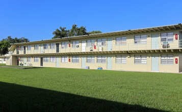 Kingswood Apartments in Orlando, FL - Building Photo - Building Photo