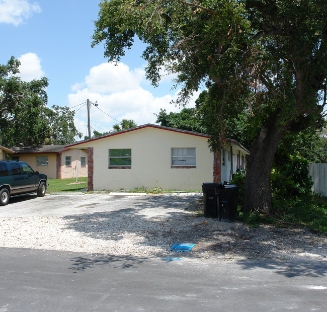 1433 SW 33rd Ct in Fort Lauderdale, FL - Foto de edificio - Building Photo