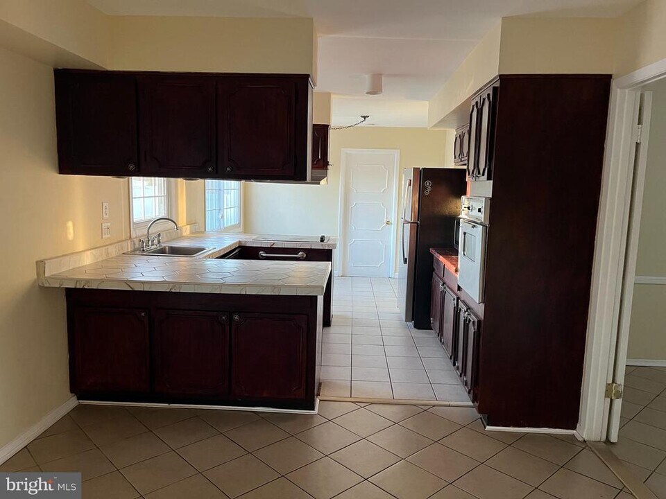 42 Genesee Ln in Willingboro, NJ - Building Photo