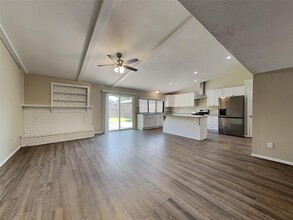 5618 Hickory Forest Dr in Houston, TX - Building Photo - Building Photo