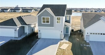 1106 NW Yorktown Dr in Waukee, IA - Building Photo