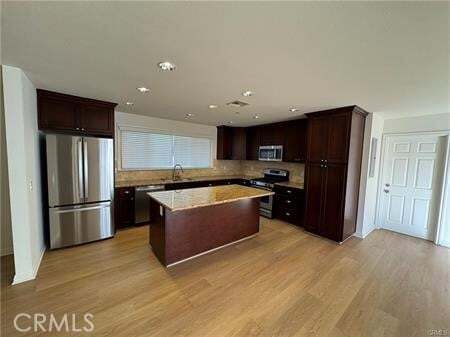 1336 Calle Tulipan in Thousand Oaks, CA - Foto de edificio - Building Photo