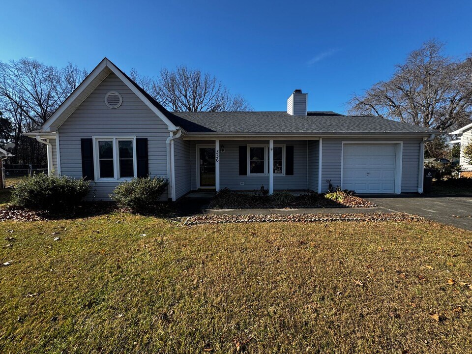 336 Cheltenham Dr in Winston-Salem, NC - Building Photo
