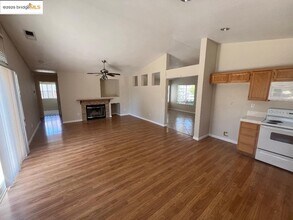 3033 Mills Dr in Brentwood, CA - Building Photo - Building Photo