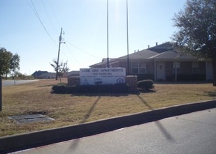 Lone Oak Apartments in Graham, TX - Building Photo