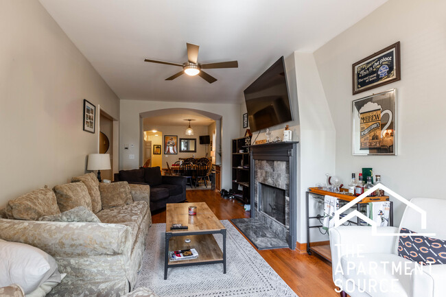 2330 W Huron St, Unit 1E in Chicago, IL - Building Photo - Building Photo