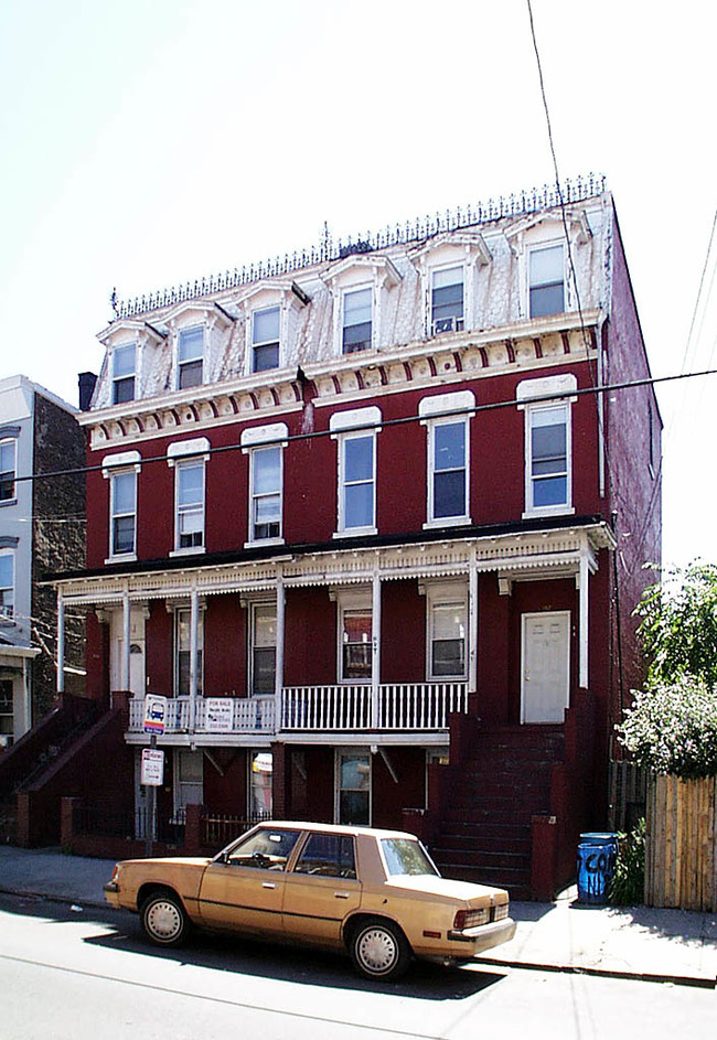 397 Communipaw Ave in Jersey City, NJ - Building Photo - Building Photo