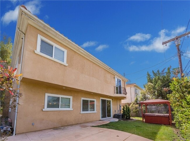 5217 Etiwanda Ave in Los Angeles, CA - Building Photo - Building Photo