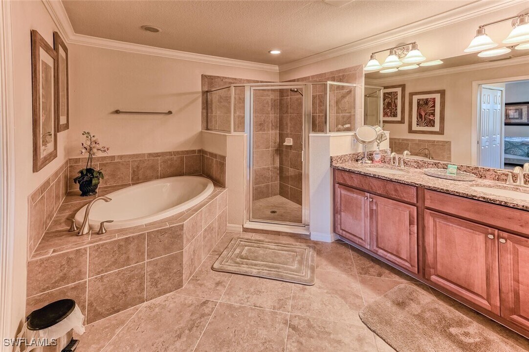 9512 Napoli Ln in Naples, FL - Building Photo