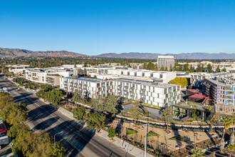 24 West in Chatsworth, CA - Foto de edificio - Building Photo